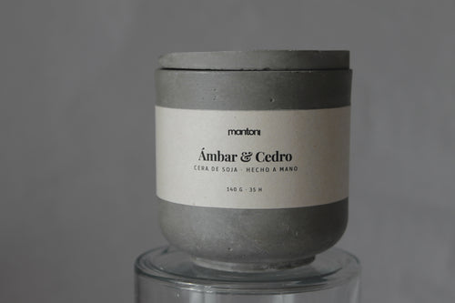 Vela de Ámbar & Cedro