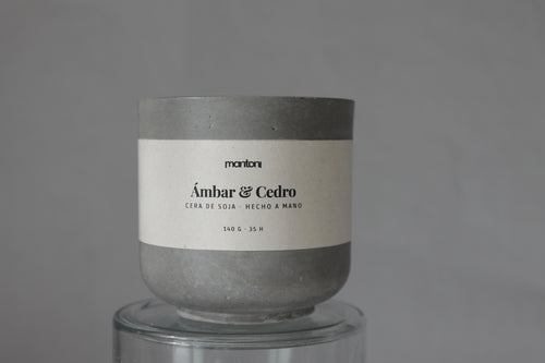 Vela de Ámbar & Cedro
